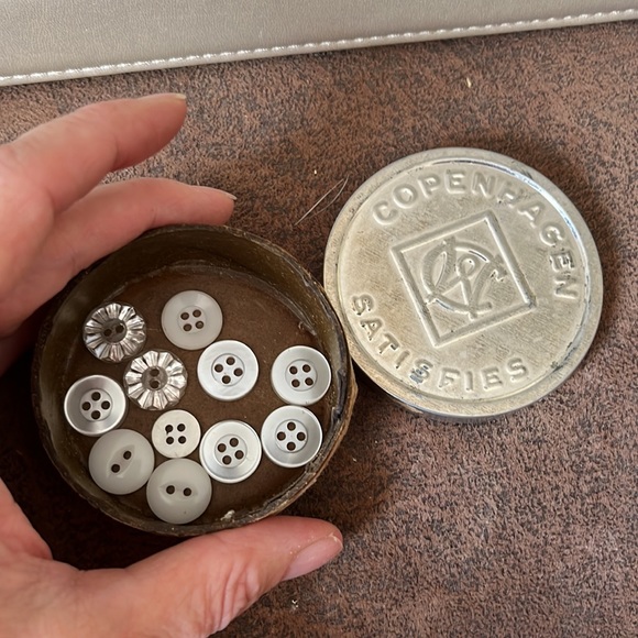 vintage buttons from an estate lot for sale - Picture 5 of 15